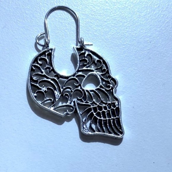 5/$20 Gothic Carved Skull Dangle Earrings - Picture 5 of 5
